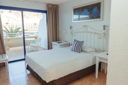 Postel nebo postele na pokoji v ubytování Hotel LIVVO Lago Taurito & Aquapark