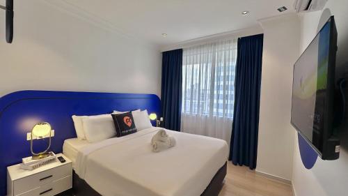 a hotel room with a large bed and a tv at Ukiyo Hotel by manatidur in Petaling Jaya