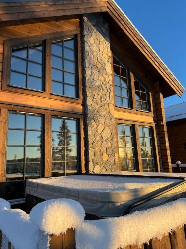 Mountain Lodge with Jacuzzi! v zimě