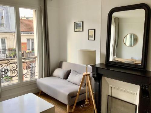 2 rooms, close to Montmartre, light and quiet