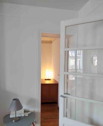 2 rooms, close to Montmartre, light and quiet