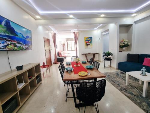 Posezení v ubytování Happy Family Stay with Garden View Casablanca