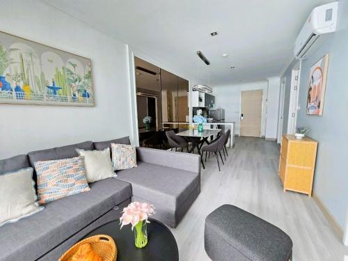 Χώρος καθιστικού στο My Resort Condo with Pool View near Hua Hin Beach