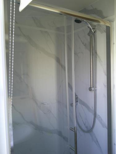 Ένα μπάνιο στο Seaview Burgundy 8 Berth Central heated