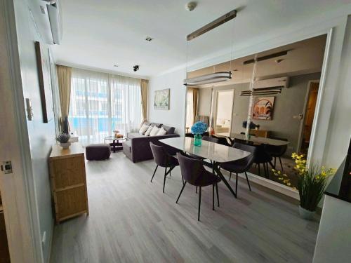 Χώρος καθιστικού στο My Resort Condo with Pool View near Hua Hin Beach