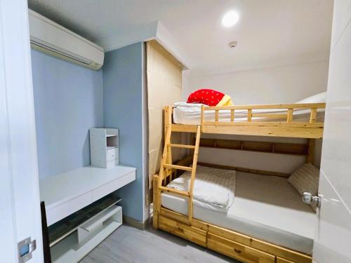 Ένα ή περισσότερα κρεβάτια σε δωμάτιο στο My Resort Condo with Pool View near Hua Hin Beach