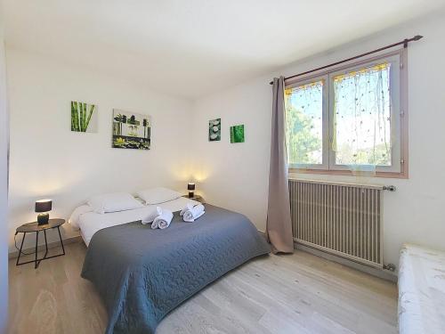 a bedroom with two beds and a window at Otentic Flamant 4 pers - 1 chambre - parking - CapitalChic Services Fréjus Plage in Fréjus