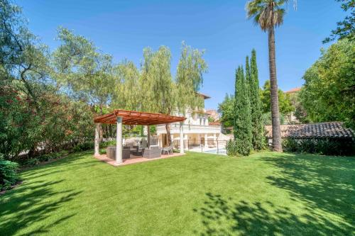 REF 1831 - Cannes Center - Villa for rent