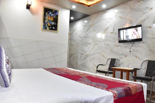 Postel nebo postele na pokoji v ubytování A Mountains Suffer Kasauli Operated By Splendid Hotels