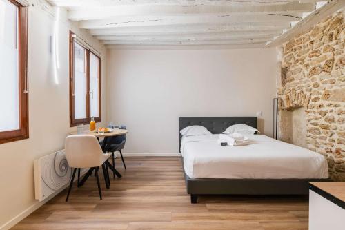 Studio refait a neuf ile saint louis Paris 4 - 2P