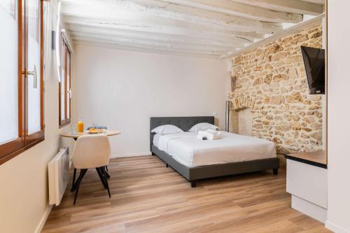 Studio refait a neuf ile saint louis Paris 4 - 2P