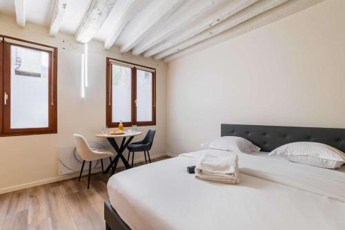 Studio refait a neuf ile saint louis Paris 4 - 2P