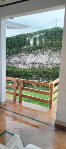 Balkón nebo terasa v ubytování Highland Club Balakot