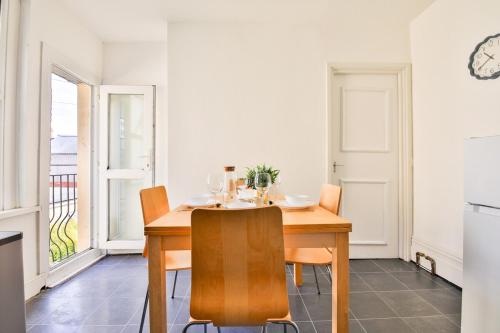a dining room with a wooden table and chairs at Beautifully Designed Flat with Full Amenities in Cardiff