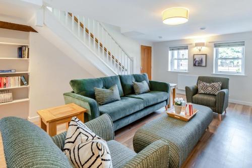 a living room with a couch and two chairs at 2 Bed in Dalston oc-g32205 in Dalston