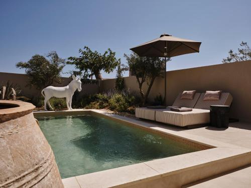 Πισίνα στο ή κοντά στο NAUMA PAROS Design Boutique Hotel