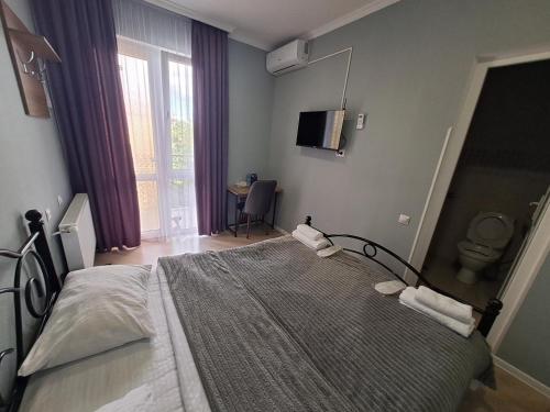 Una cama o camas en una habitación de Guest House "AKHALTSIKHE"