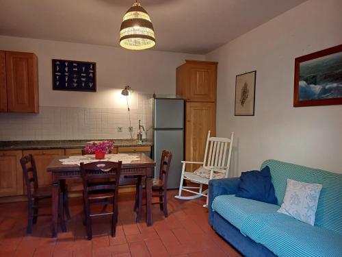 Kuchyň nebo kuchyňský kout v ubytování CASA VACANZE IN CAPRAIA ISOLA