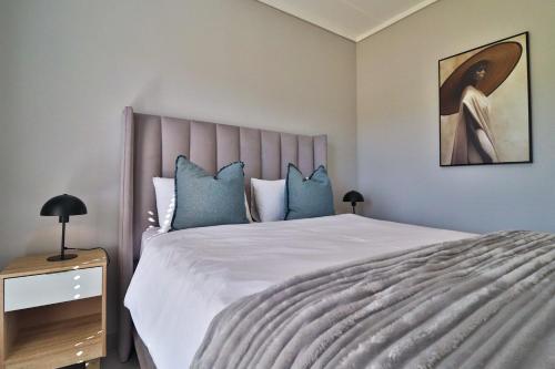 Cama o camas de una habitación en Lethukukhanya Luxury Apartment