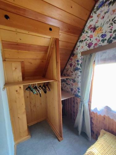 Cama o camas de una habitación en Chata na vrcholu Boreckých skal