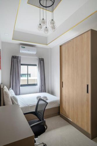 a bedroom with a bed and a sliding door at BRAND-NEW! The Private PoolVilla /4BR byน้องมังคุด in Nong Prue
