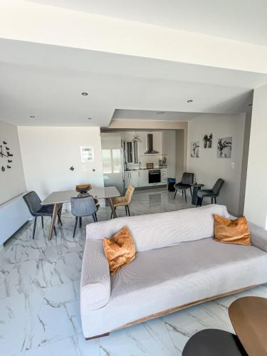 Villa MIRA Loutraki - Swimming Pool and Sea Views I Luxury