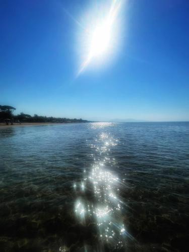a view of the water with the sun in the sky at La Porta sul Mare in Terracina