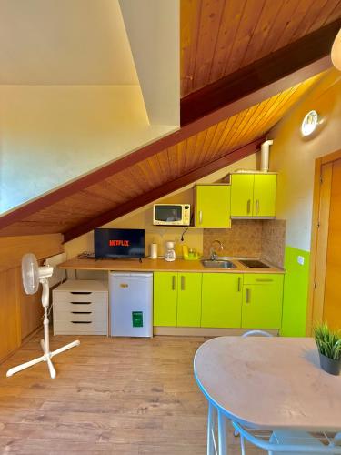 Dapur atau dapur kecil di Apartamento con Vistas Plaza Mayor de Segovia
