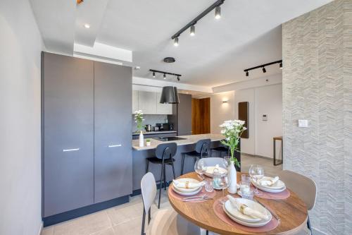 Fotografie z fotogalerie ubytování Luxury 1 Bedroom Central St Julians Sleeps 4 v destinaci San Pawl il Bahar