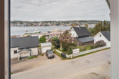 an aerial view of a house with a van parked in a driveway at Villa Havblikk Tromsø in Tromsø