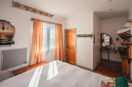 a living room with a door and a window at AYCA La Flora Hotel Boutique in Valparaíso