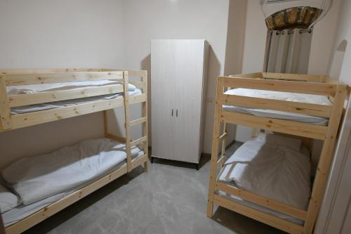 a room with two bunk beds and a cabinet at אחוזת ישוב הדעת in Safed