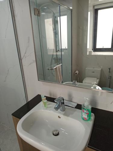 Ένα μπάνιο στο Agile KLCC Suites By TRX