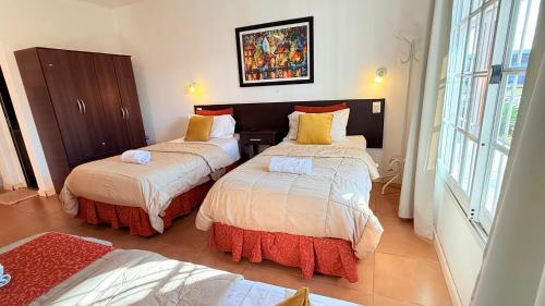 a bedroom with two beds in a room at G6 Monoambiente King con Cochera en Villa Ángela in Villa Ángela