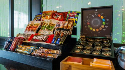a display of chips and other snacks in a store at Ibis Styles Macaé in Macaé