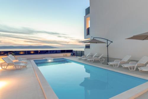 a swimming pool on the roof of a building at Apartmani Olimp2 in Sveti Juraj