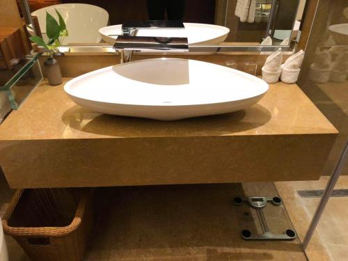 a white sink on a counter in a bathroom at Chongqing Jiayu Emperor Hotel in Jiulongpo