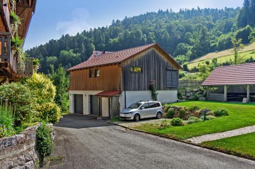 a small car parked in front of a house at Müllerjörgenhof in Gutach