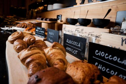 a bunch of different types of bread on a table at Hotel Li Anta Rossa - Adults Only in Livigno