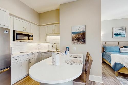 Η κουζίνα ή μικρή κουζίνα στο 812 North Unit 325