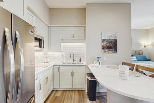 Η κουζίνα ή μικρή κουζίνα στο 812 North Unit 325