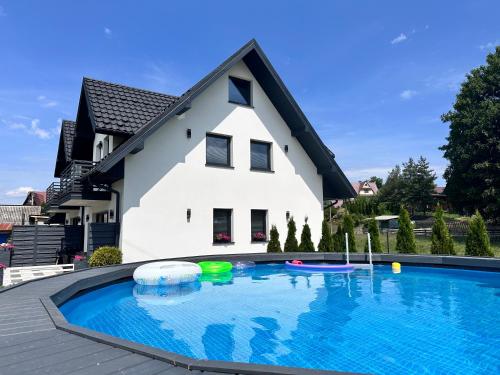 a large swimming pool in front of a house at Twoje Miejsce in Czarna Góra
