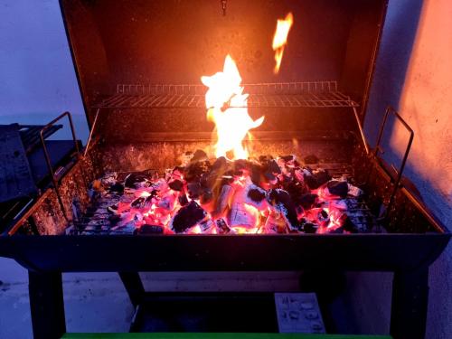 Kemudahan BBQ tersedia untuk tetamu di apartmen