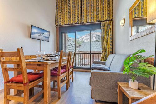 Cozy Duplex with Balcony, Parking & Mountain View - Résidence Le Silveralp