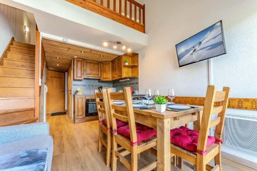 Cozy Duplex with Balcony, Parking & Mountain View - Résidence Le Silveralp