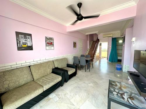 Χώρος καθιστικού στο Maison Seaview Suites Port Dickson