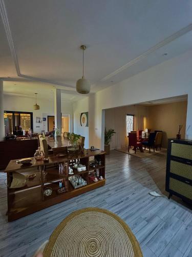 a living room with a couch and a table at Maisons d'Hotes Les jardins de keur fary 