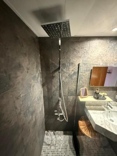 a bathroom with a shower and a sink at Vacaciones Cambrils sol Park in Cambrils