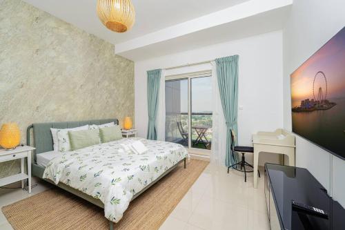 Luxury Studio - Golf Views w Early Check In and Late Check Out Facility In Sports City Dubai