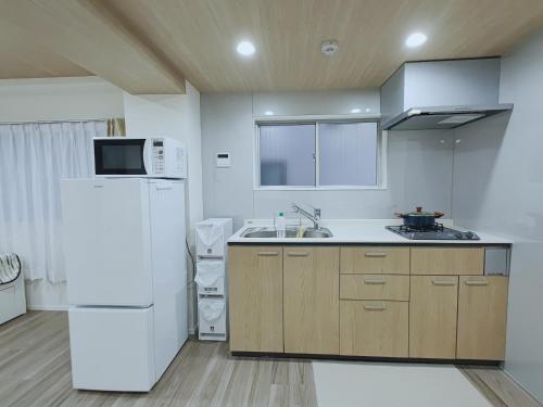 Η κουζίνα ή μικρή κουζίνα στο WZNET新小岩402 成田空港都心便利商店街近い1LDK 43平 5Pax